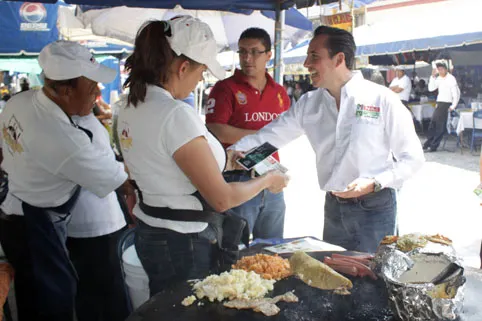 Fernández del Campo reta a debate a sus adversarios