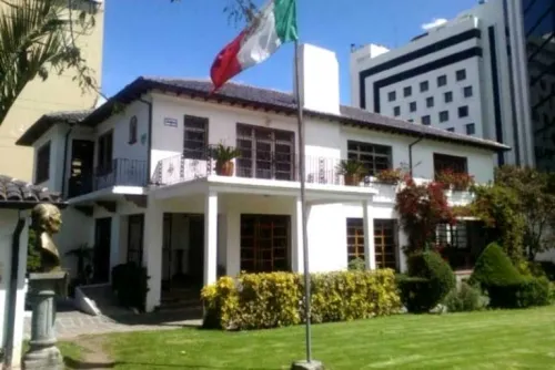 Tres parlamentarios de Ecuador y sus parejas piden asilo en embajada mexicana