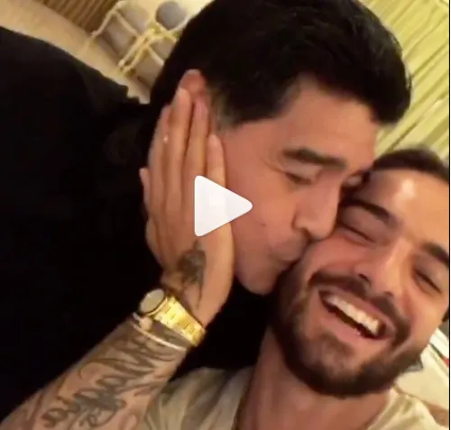 ¡Entre besos y sonrisas! Maluma y Maradona cenaron juntos en Rusia