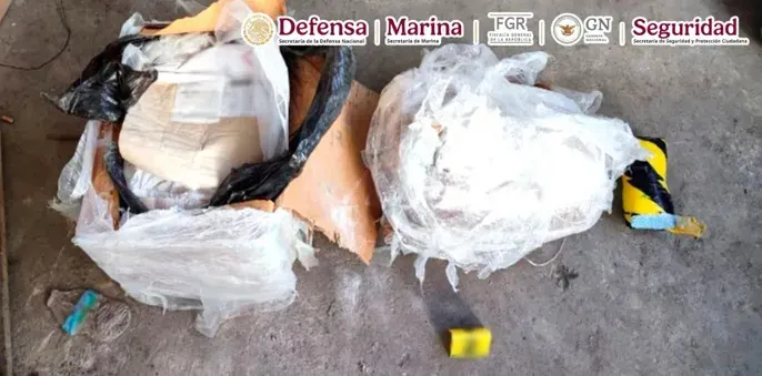 Al ejecutar una orden de cateo en un domicilio en Baja California, se aseguraron diversas dosis de droga