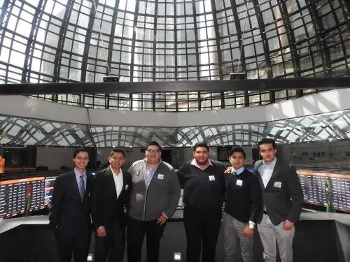 Alumnos de la IBERO Puebla visitan el BANXICO y la BMV