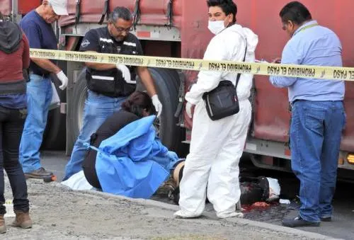 Muere motociclista atropellado por tráiler en la México-Puebla