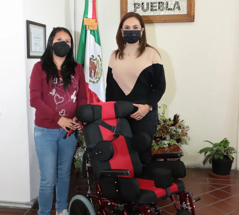 Entrega de apoyos SEDIF