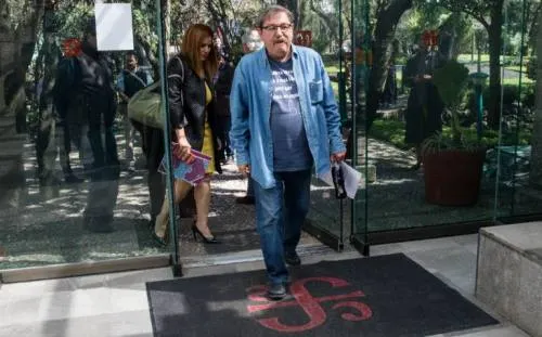Diputados aprueban “Ley Taibo”; el escritor a un paso de ser director del FCE