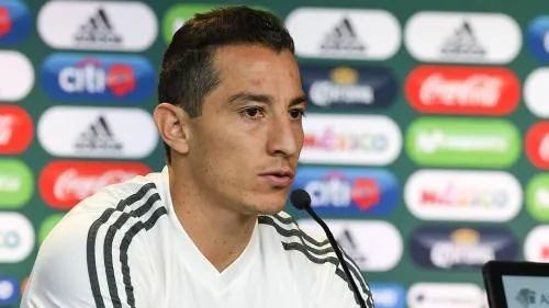 Guardado: “Los que tienen que parar las exageraciones de Neymar son los árbitros”