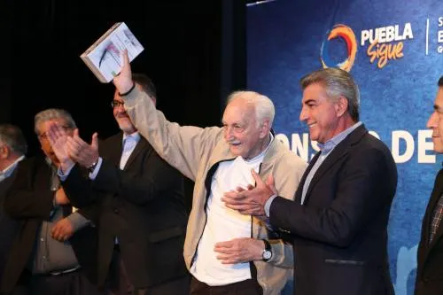 Reconoce Gali labor de cronistas poblanos