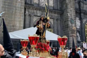 Asisten 150 mil personas a la XXXI Procesión de Viernes Santo en la ciudad de Puebla