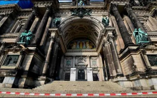 Tiroteo en catedral de Berlín deja dos heridos