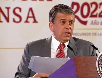 Titular de Profeco comparte lista de funcionarios que ganan más que AMLO
