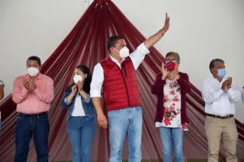 Arropan maestros de la Casa 51 del SNTE a Efraín Fayo a la diputación local por Morena-PT
