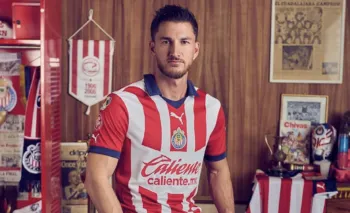 Hiram Mier anuncia su salida de Chivas con emotivo mensaje