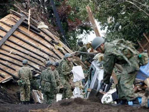 Suman ya 30 muertos tras sismo en isla de Japón