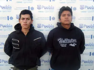 Aseguran a dos sujetos por presunto robo en unidad habitacional