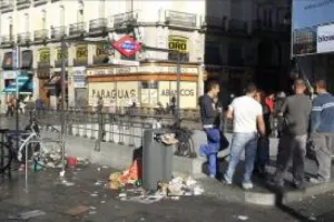 Madrid enfrenta sexto día de huelga de empleados de limpieza