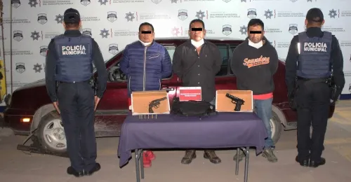 Detuvo policía municipal de Puebla a tres hombres en posesión ilegal de un arma de fuego