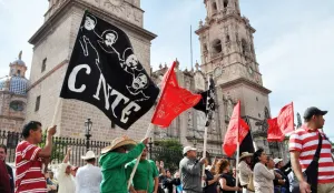 Investiga PGR a líder de la CNTE