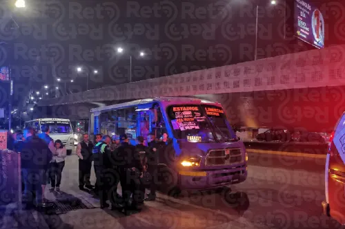 Balean a pasajero de la ruta Morados en la Calzada Ignacio Zaragoza