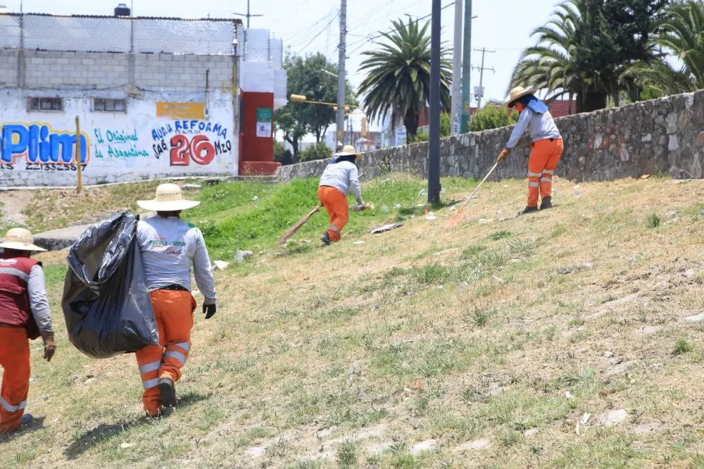 Ayuntamiento de Puebla limpia barrancas para evitar inundaciones