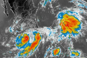 Carlos evoluciona a huracán 1 y reanuda desplazamiento al noroeste
