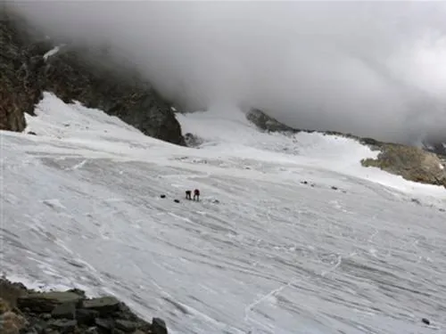 Hallan congelado a alpinista alemán desaparecido en 1987