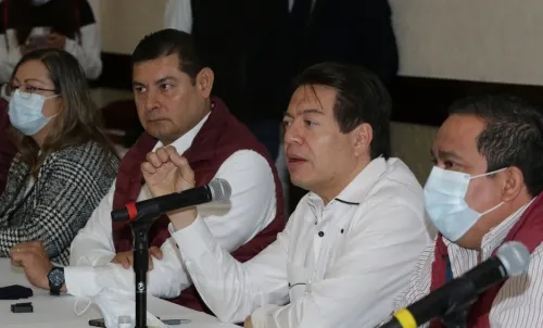Mario Delgado le entrega el control de Morena Puebla a Alejandro Armenta
