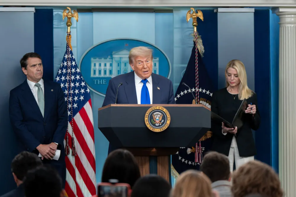 Trump celebra fallo de la Corte Suprema que impulsa su política contra la ciudadanía por nacimiento