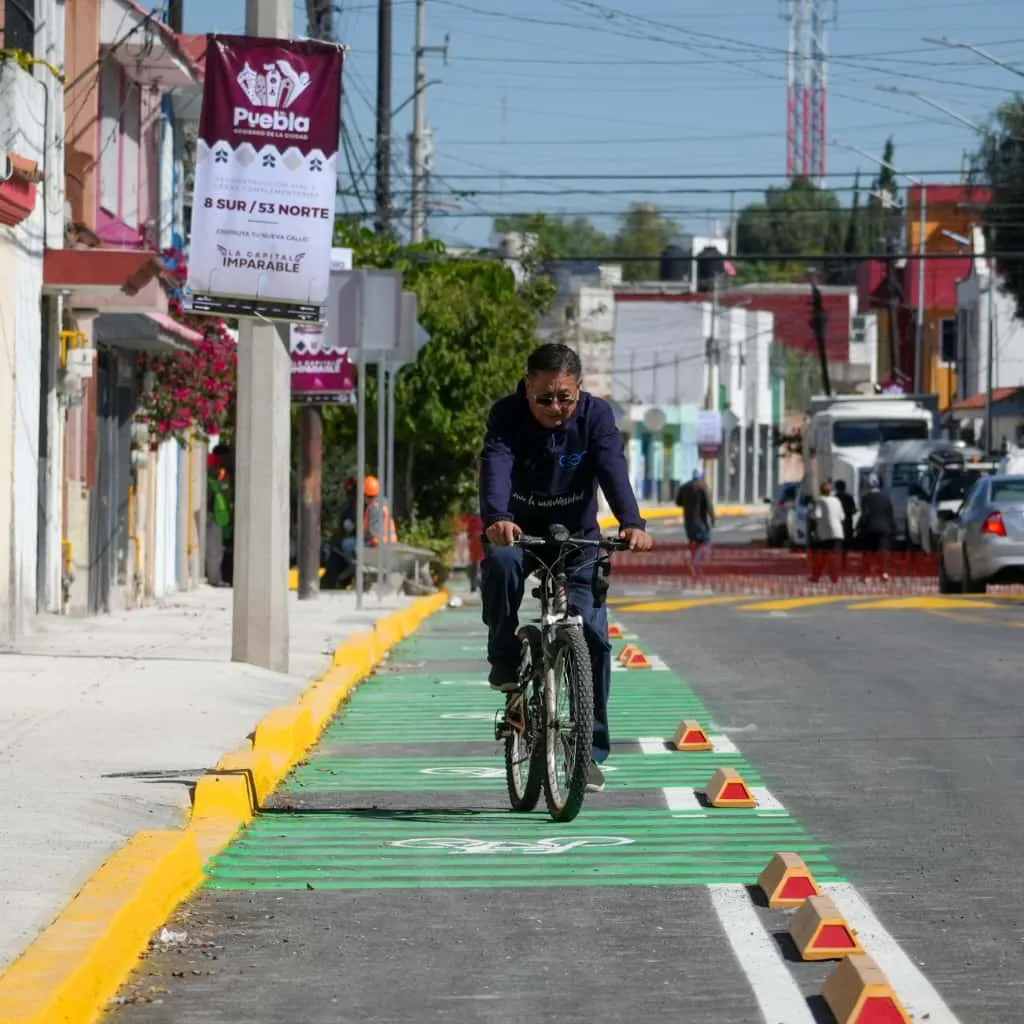 Entrega Ayuntamiento de Puebla infraestructura vial en la colonia Aquiles Serdán