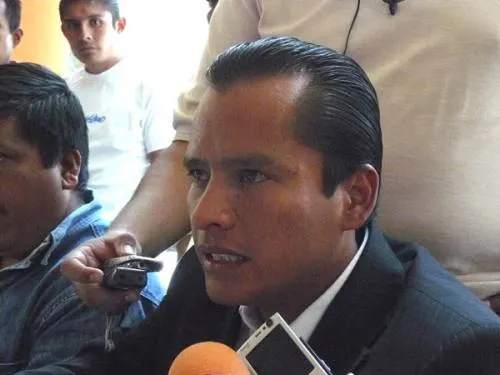 Acusa abogado de Ana Teresa Aranda persecución política en su contra
