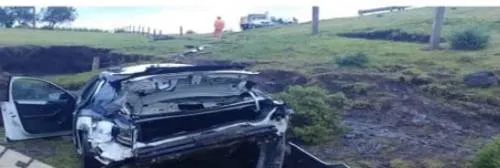 Se vuelca patrulla de la Policía Estatal en la autopista Tlaxco-Tejocotal
