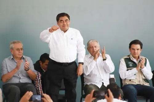 AMLO camina por la línea de no endeudamiento ni cargas fiscales a los ciudadanos: Barbosa