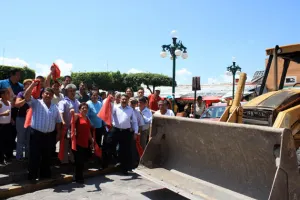 Edil y comerciantes dan banderazo de inicio de remodelación del “Tianguillo”
