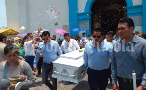 Dan último adiós a pequeño muerto por bala perdida en Cholula
