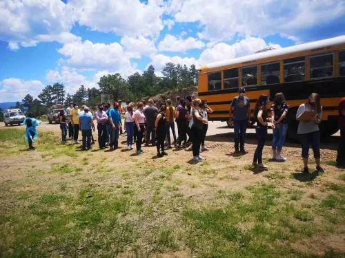Pese a covid, organizan campamento con más de 200 personas