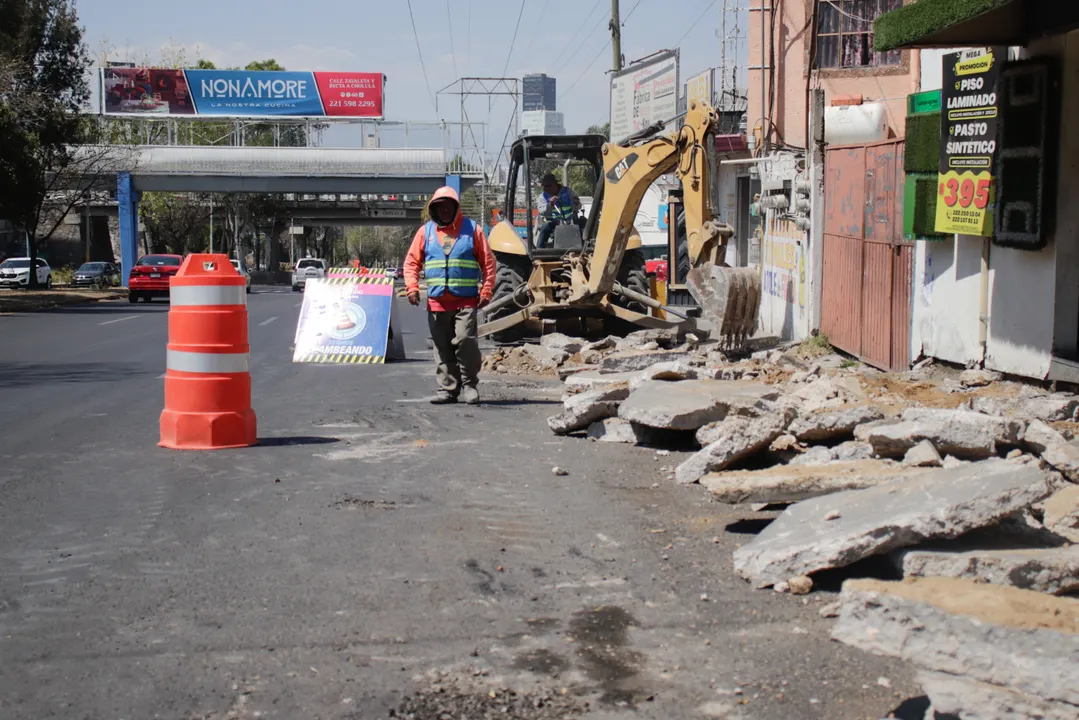 Ayuntamiento de Puebla continúa con trabajos en la Recta a Cholula