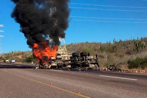 Mueren siete personas en accidente carretero en BCS