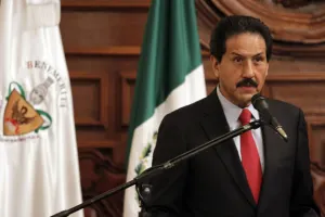 Alfonso Esparza se dice listo para competir contra Nares por la rectoría