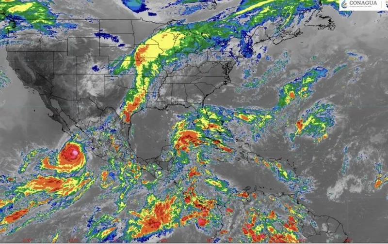Huracán Rachel se intensifica a categoría 3 al sur de Baja California Sur; prevén lluvias intensas y oleaje elevado en el Pacífico