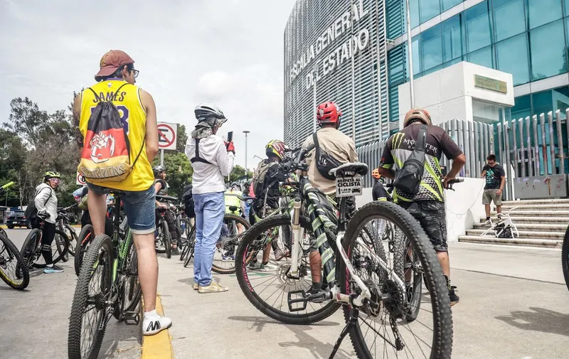 bicicleta-blanca-cuitlahuac-munoz-loma-linda