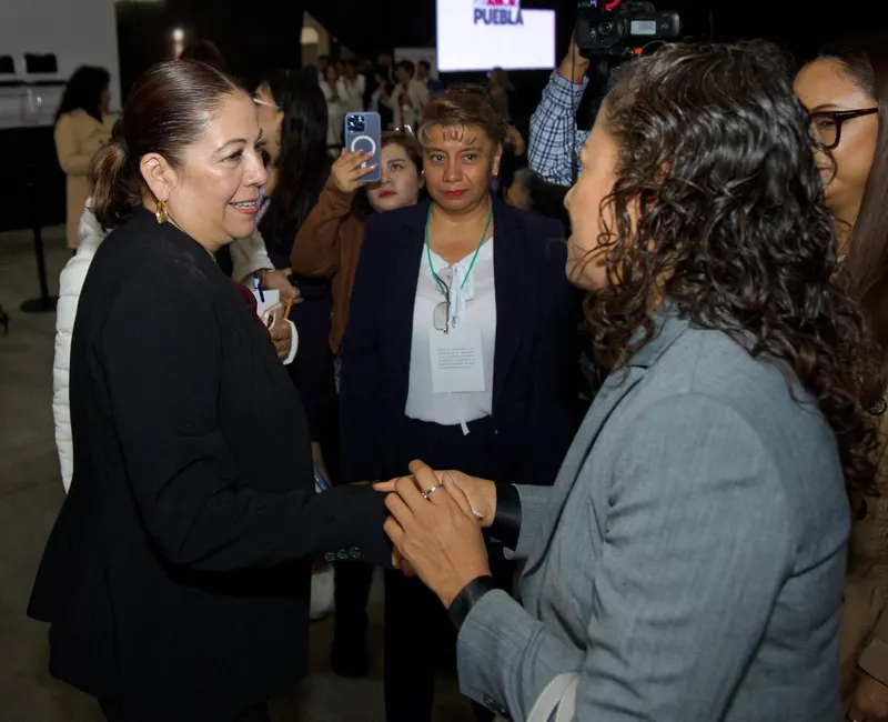 congreso-pue-laura-artemisa-garcia-maestros