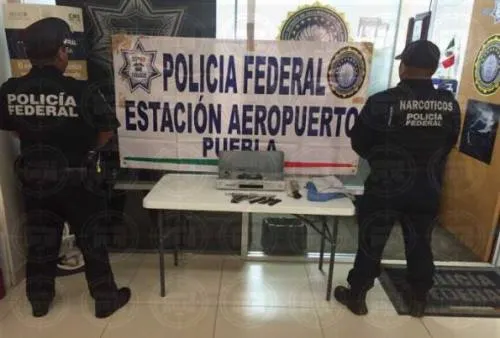 Encuentran pistola dentro de un DVD