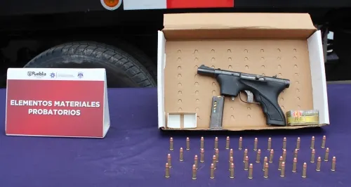 Detienen a dos hombres presuntamente dedicados al robo a tiendas Oxxo