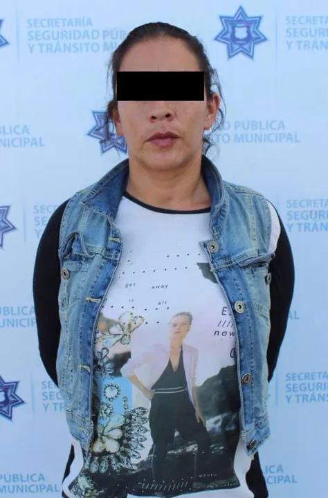 Con botón de alertamiento temprano detiene Policía Municipal a dos mujeres por robo a Oxxo