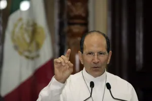 Solalinde revela existencia de yacimientos de cuerpos de menores