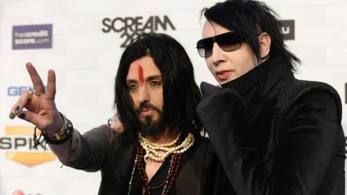 Marilyn Manson despide a bajista acusado de violación