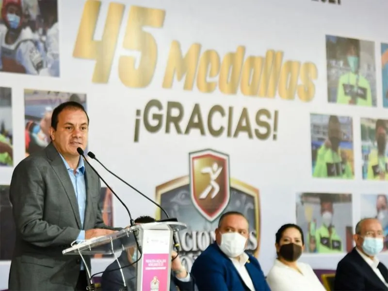 Cuauhtémoc Blanco entrega reconocimientos y bonos a deportistas