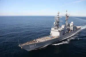 Buque de guerra EEUU navega en aguas de una isla reivindicada por China