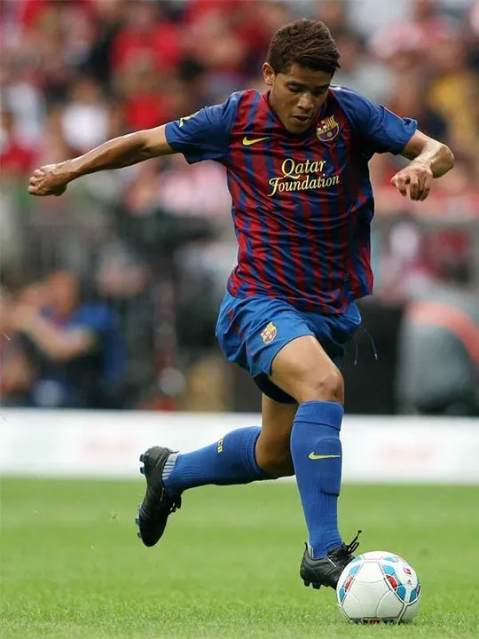 Oscuro el futuro de Jonathan dos Santos en Barcelona
