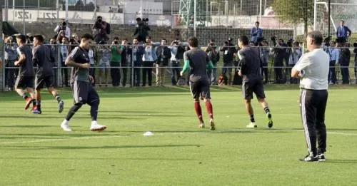 Seleccionados trabajan a tope bajo las órdenes de técnico Martino