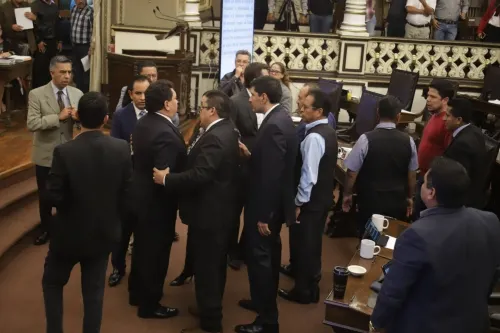 Alonso Granados genera zafarrancho en el Congreso; encara violentamente a Biestro