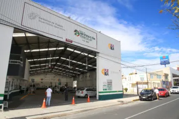 Reportan que algunos dueños de los verificentros en Puebla son políticos, exfuncionarios y deudores 